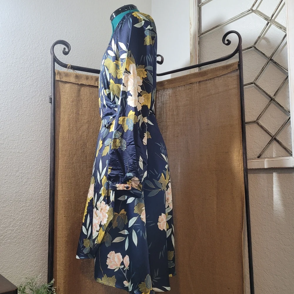 Lulus navy floral wrap dress with tie waist and long sleeves. Size Medium - Picture 5 of 12